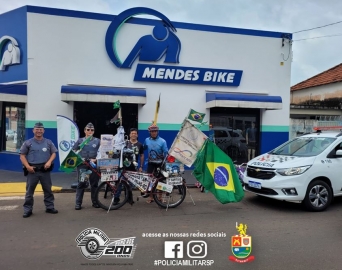 PM auxilia ciclista em expedição que passava por Avaré e teve problemas com a bike