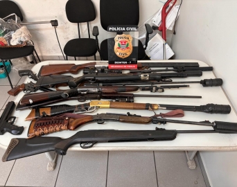 Polícia Civil prende homem em flagrante com arsenal de armas e munições