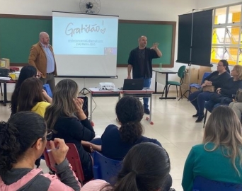 Professores municipais recebem capacitação sobre alfabetização infantil