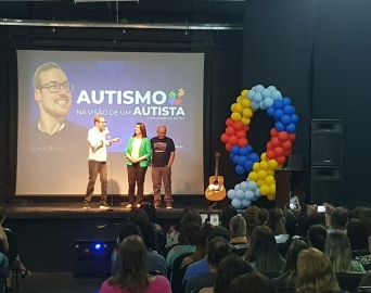 Marcos Petry emociona público com palestra sobre autismo e superação