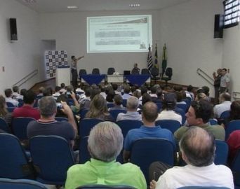 Agricultores se reúnem com policiais após roubos de 11 tratores