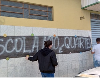 União da Juventude Socialista de Avaré protesta contra escolas cívico-militares