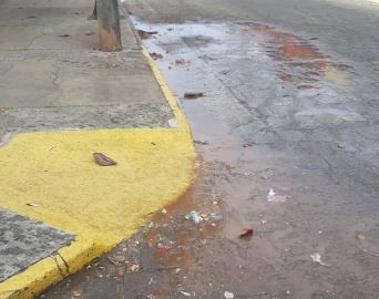 Vazamento de esgoto pode ser comunicado ao Meio Ambiente