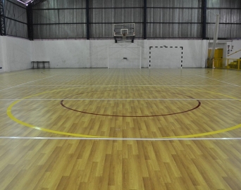 Quadra do Ginásio Tico do Manolo ganha novo piso através de convênio
