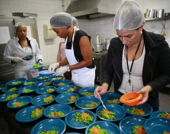 Governo de SP vai abrir 3.422 escolas em janeiro para alimentar alunos