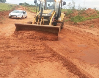 Prefeitura de Avaré promove intervenção em estrada rural