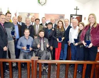 Policiais recebem medalha Reconhecimento Comunitário de Segurança