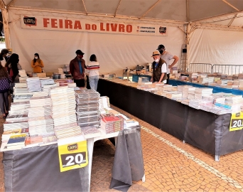 Feira Popular do Livro está de volta ao Largo São João em Avaré