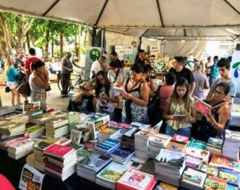 Feira do Livro termina domingo com descontos de 50% a 80%