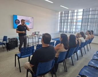 Professores de inglês participam de formação sobre metodologias ativas