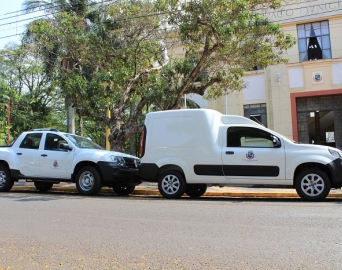 Dois veículos zero km vão reforçar trabalho no setor da Saúde municipal