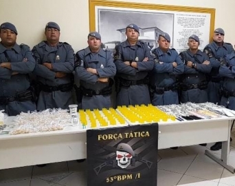 Força Tática estoura ponto de drogas que funcionava junto à linha férrea