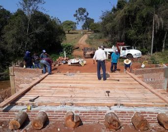 Prefeitura realiza recuperação da Ponte do bairro Três Ranchos