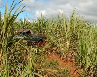 Jovem morre após capotar carro em estrada vicinal