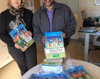 Unimed doa livros para premiar alunos na Semana Djanira
