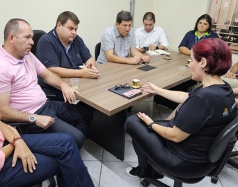 Ricardinho discute novas parcerias com subsecretária de Desenvolvimento Econômico
