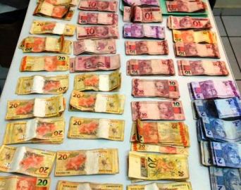 Homem roda com pouca droga e muita grana no Jardim Tropical