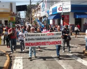 Manifestação marcou o dia de greve geral em Avaré
