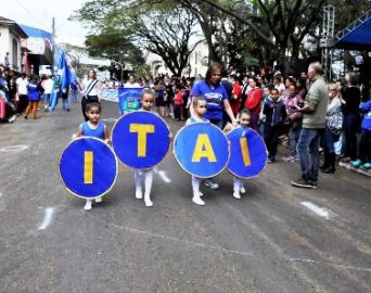 Desfile Cívico marca as comemorações dos 143 anos de Itaí