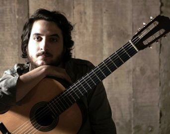 João Camarero, músico criado em Avaré, está no 1º time do violão