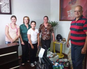 RCJ doa cadeira de rodas para a campanha dos lacres