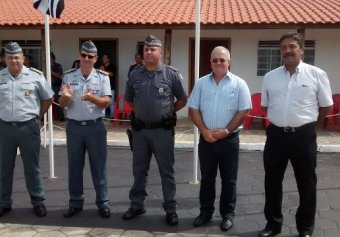 Ao centro o 2º Sargento PM José Roberto Batista da Silva que foi agraciado com a Láurea de Mérito Pessoal em 1º Grau
