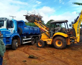Prefeitura intensifica limpeza em bairros da cidade