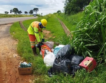 Mais de 1800 toneladas de lixo foram descartadas nas rodovias em 2023