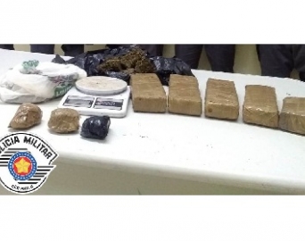 Polícia Militar prende dois homens e apreende quase 4 kg de maconha