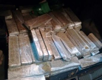 Duas mulheres grávidas são presas com 130 tijolos de maconha em Avaré