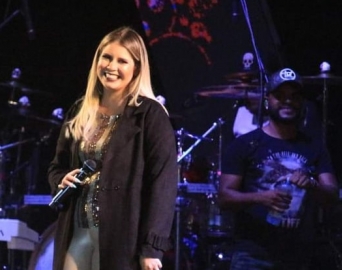 Vídeo resgata público cantando com Marilia Mendonça na Emapa de Avaré