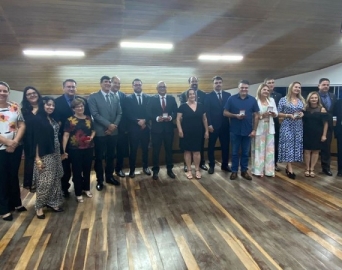 EM SESSÃO SOLENE, CÂMARA ENTREGOU A MEDALHA MANECO DIONÍSIO