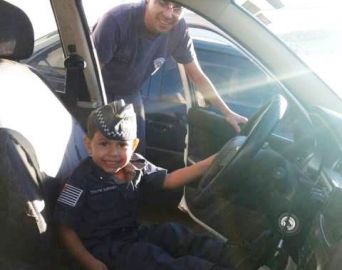 1ª Cia PM recebe Juan, o menino de 3 anos que quer ser policial militar