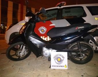 Polícia Militar recupera moto furtada e prende autor do crime
