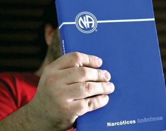 NA disponibiliza telefone que atende gratuitamente 24 horas por dia