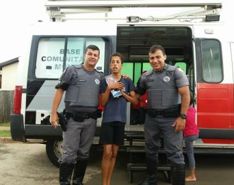 Polícia Militar realiza entrega de presentes de Natal em Avaré