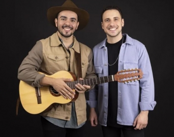 Destaque do The Voice Brasil, dupla Neto & Felipe faz show em Avaré
