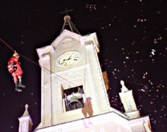 Papai Noel fará descida de tirolesa da torre do Santuário