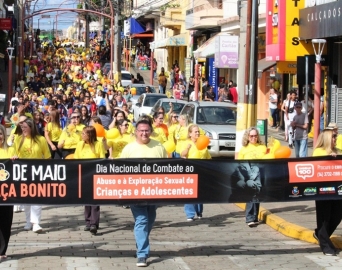 Caminhada da Campanha Faça Bonito reúne centenas de pessoas