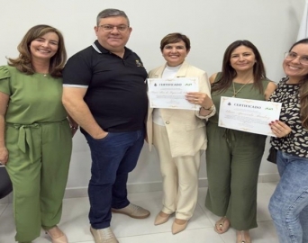 Cerimônia premia projetos de destaque desenvolvidos em escolas do município