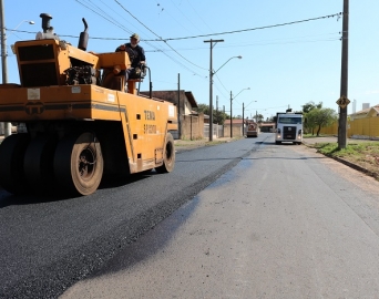 Avenida Getúlio Vargas, na Vila Jardim, é recapeada pela Prefeitura de Avaré