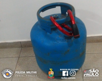 Homem é preso pela Polícia Militar por furto de botijão de gás