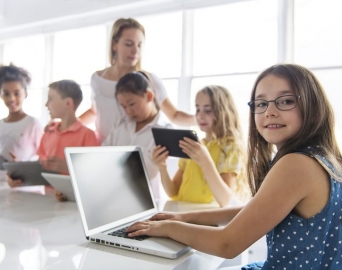 Educação digital passa a ser obrigatória nos municípios em 2026