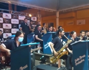 John Brass Orchestra se apresenta no Coreto do Largo do Mercado