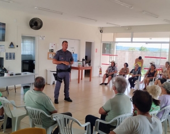 Palestra no CCI abordou tema sobre golpes contra a pessoa idosa
