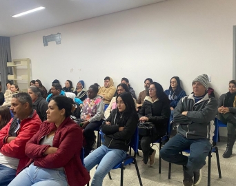 Palestra na Educação de Jovens e Adultos alerta sobre perigos das fake news