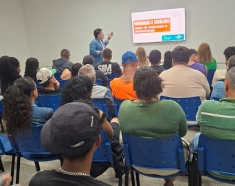 Empreendedorismo é tema de palestra ministrada a alunos da EJA