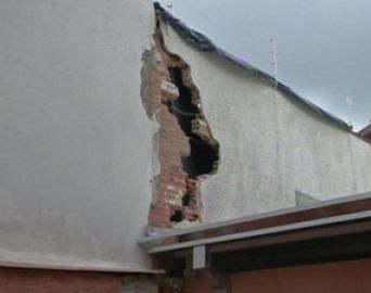 Obras na SP-255 podem estar provocando rachaduras em residências