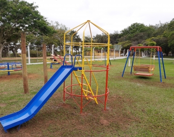 Camping Municipal ganha novo parquinho infantil