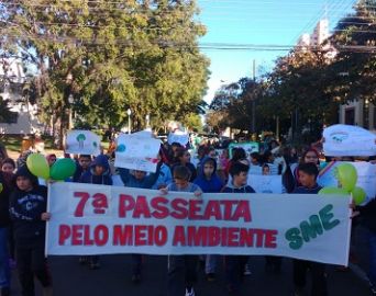 Passeata pelo Meio Ambiente reúne cerca de 800 alunos